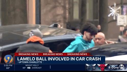 就是车多！“三球”的悍马撞坏了，转身就上了兰博基尼。
这是拉梅洛-鲍尔撞车的视频