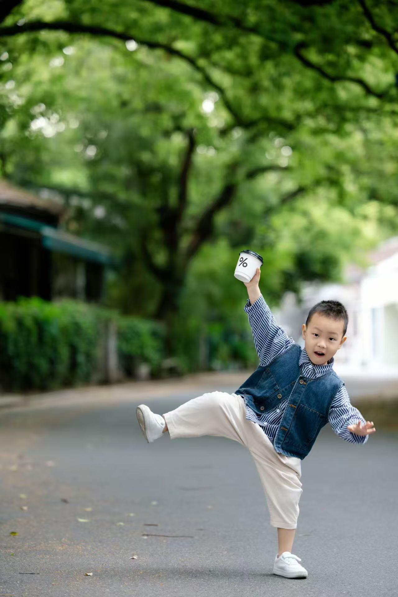 雀跃不已……