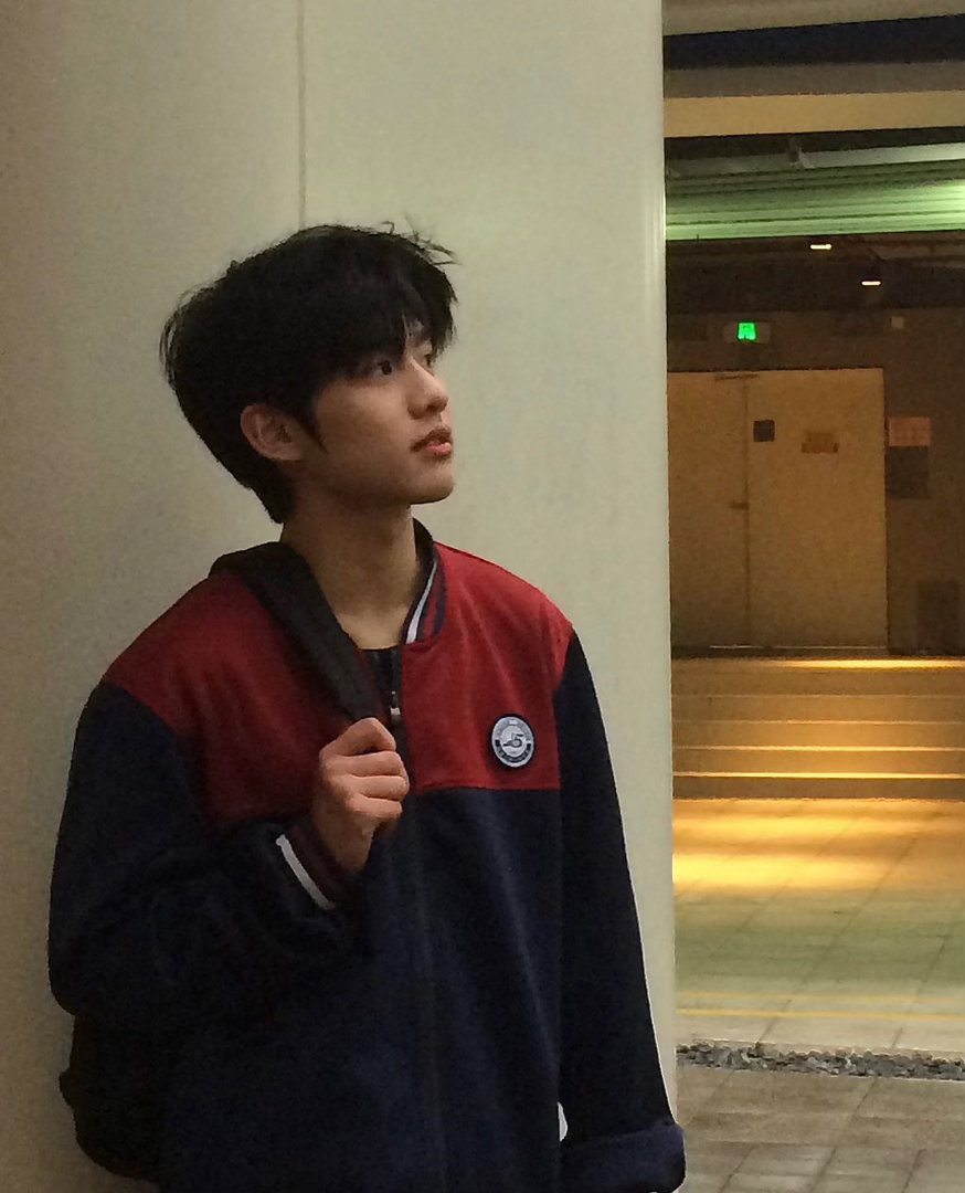 岩瑾卖力倒立秦海璐刚好错过奋斗吧人生 倒立展示名字结果老师低头看资料，这运气也没