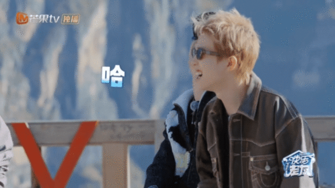 蒋敦豪蒋敦豪跳起来给了自己一巴掌快乐老友记谁还没被蒋敦豪这波笨拙操作可爱到 