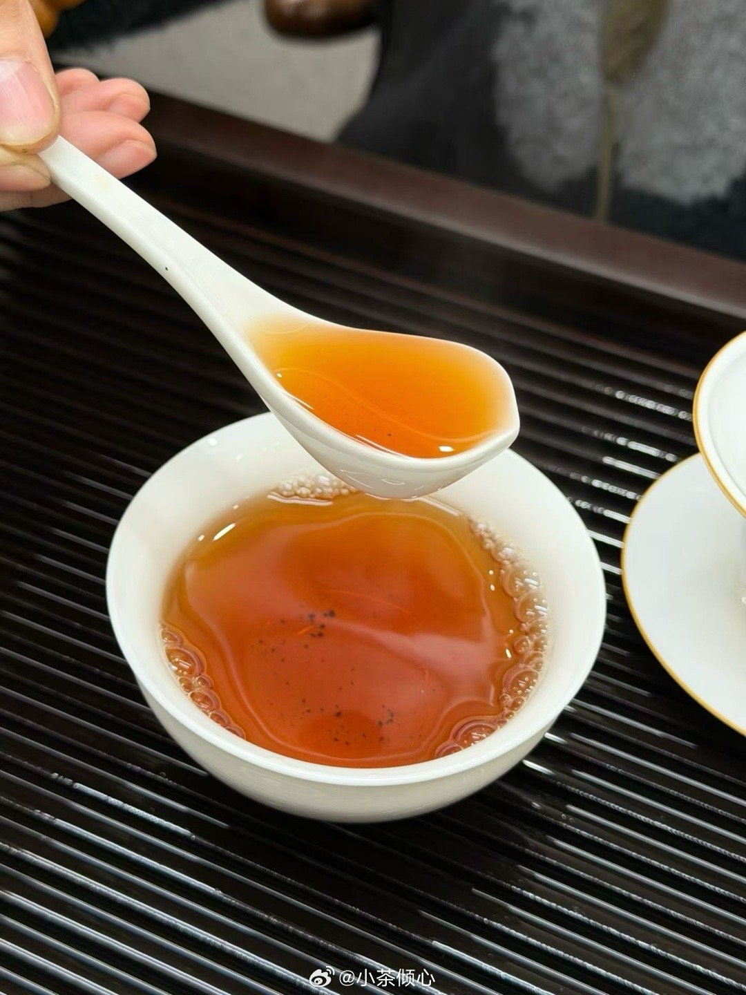 人生无处不风景，心宽满目皆花开。愿与岁月共年华，沐清风，赏斜阳，心思沉静，怡然从