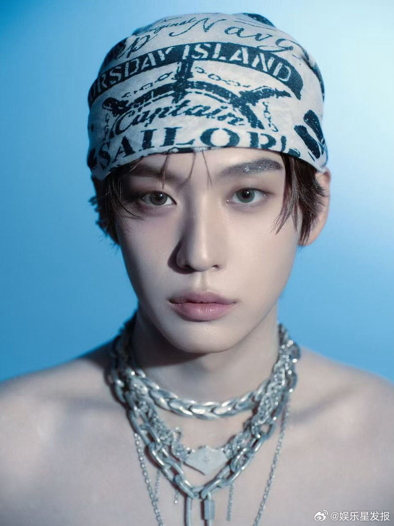 余景天发福利又不提前说 惊喜来得太突然！未来感造型帅出新高度，还准备了新歌首演，