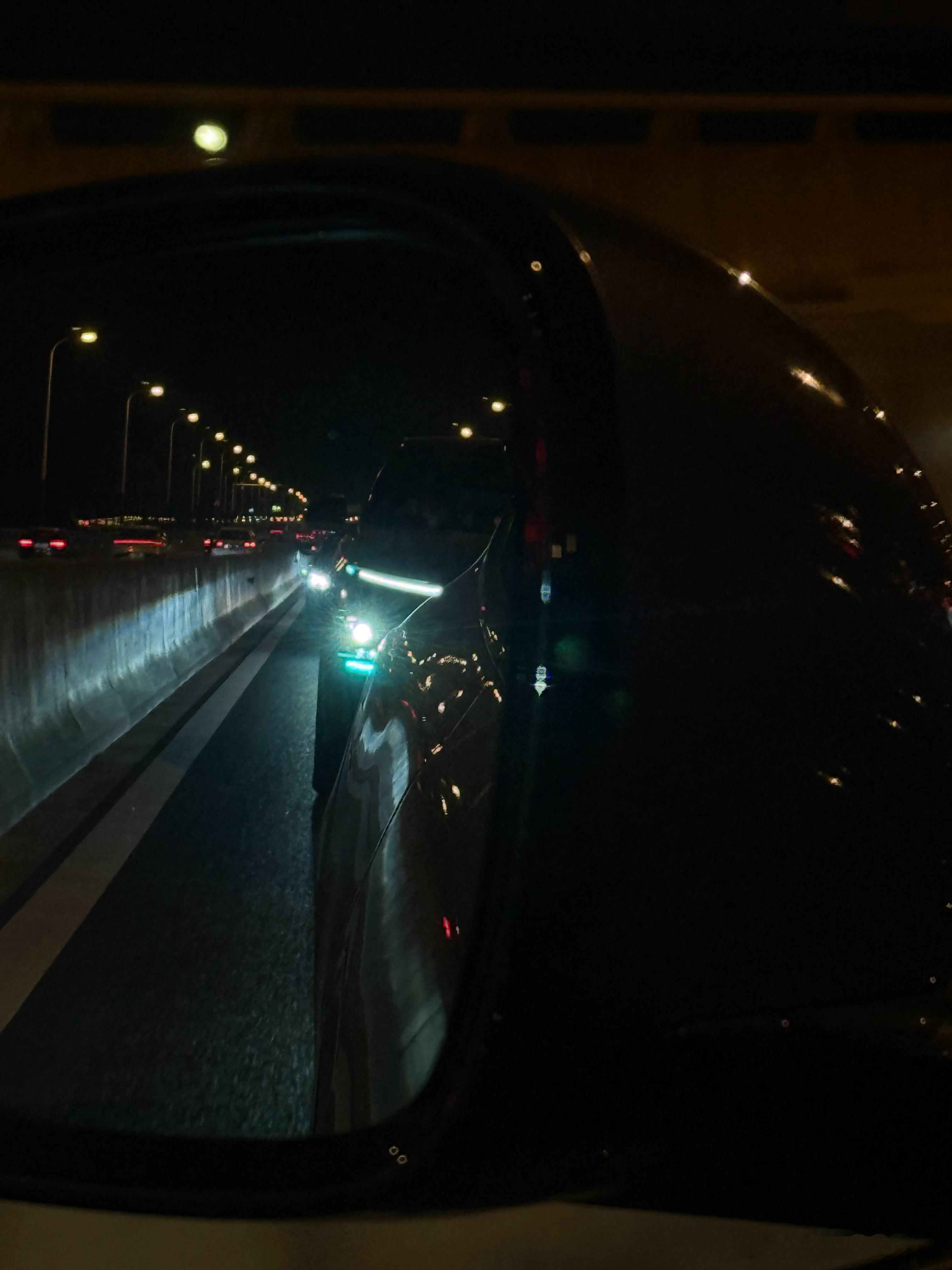 被智驾小蓝灯包围了，可惜我只有“没有天神之眼”我与汽车的日常