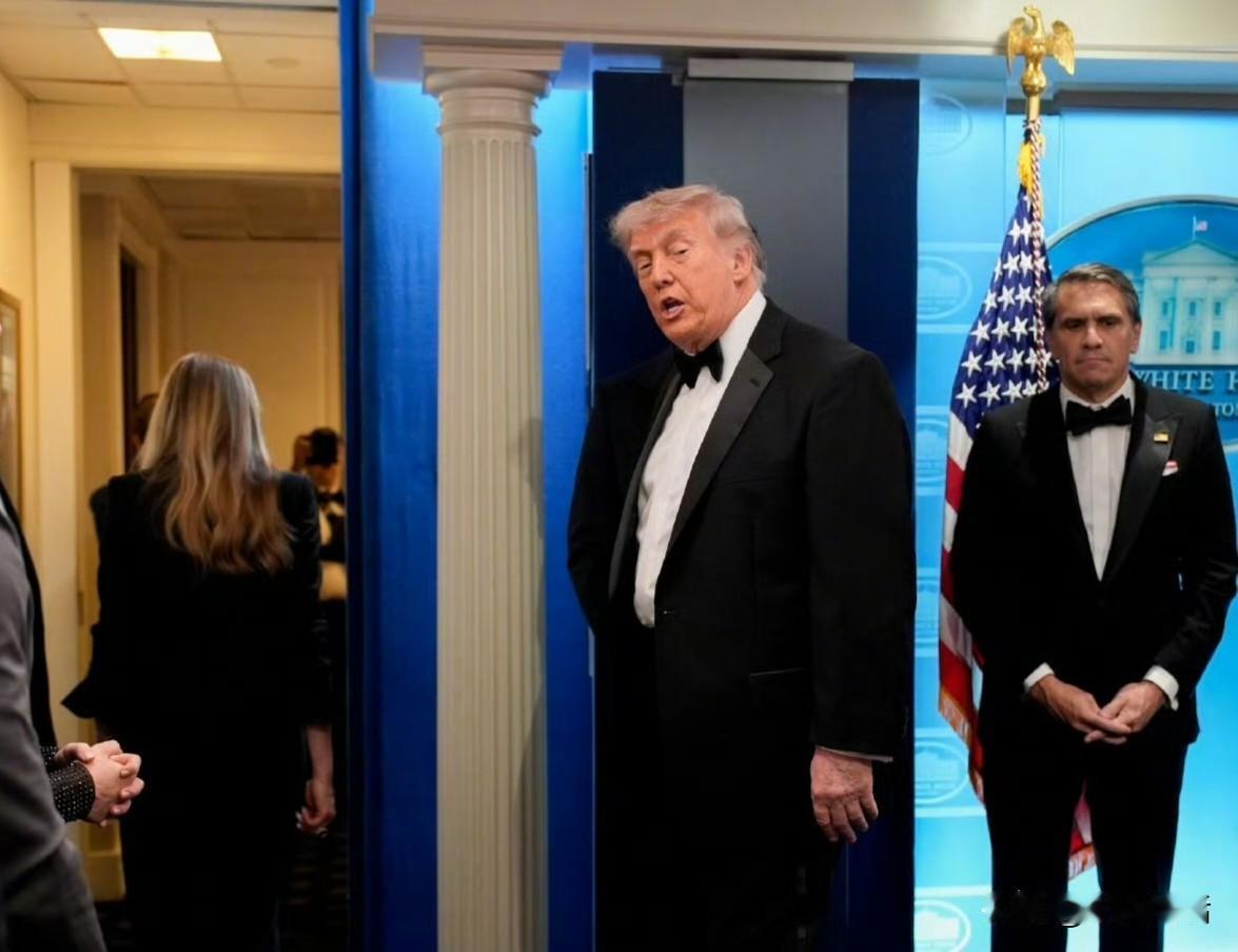 啥时候都不会忘记去“吹嘘一下”自己！[呲牙]
特朗普谈针对他的暗杀企图：
当你是