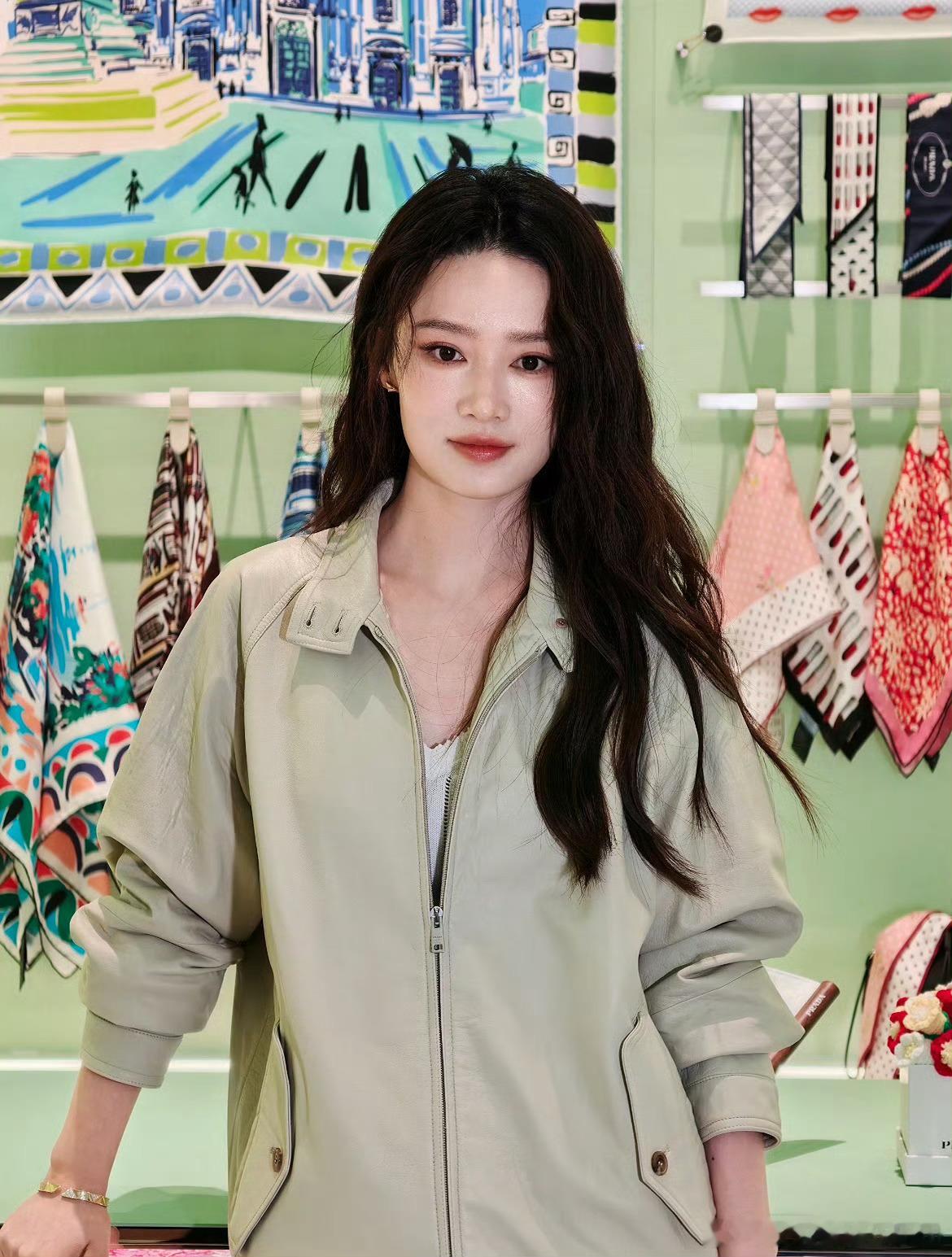杨幂 李现 李沁同场活动图，你Pick谁？ 