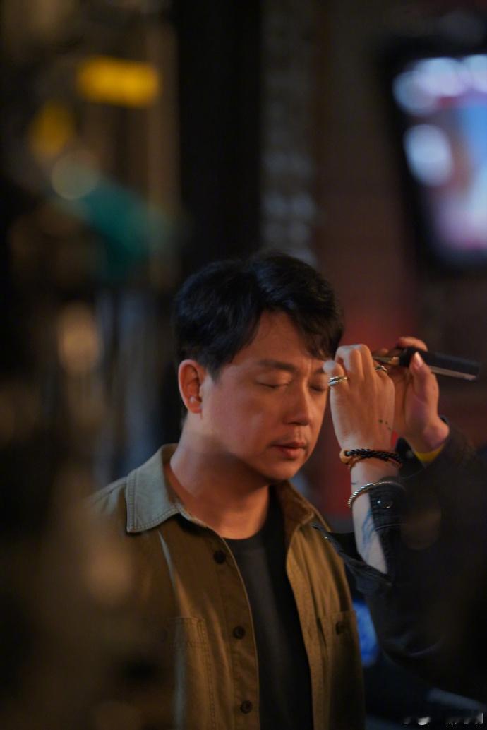 潘粤明承认黑夜告白不完美潘粤明坦言《黑夜告白》并非完美，接纳角色的瑕疵与纠结，反