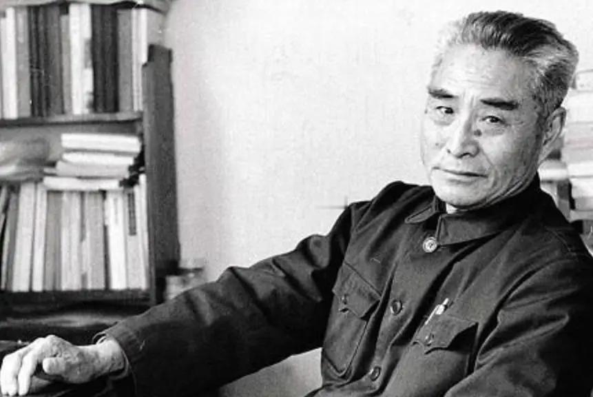 淮海战役时，解放军将黄维的兵团围困在双堆集。这时候，黄维的部队里流传起一个说法。