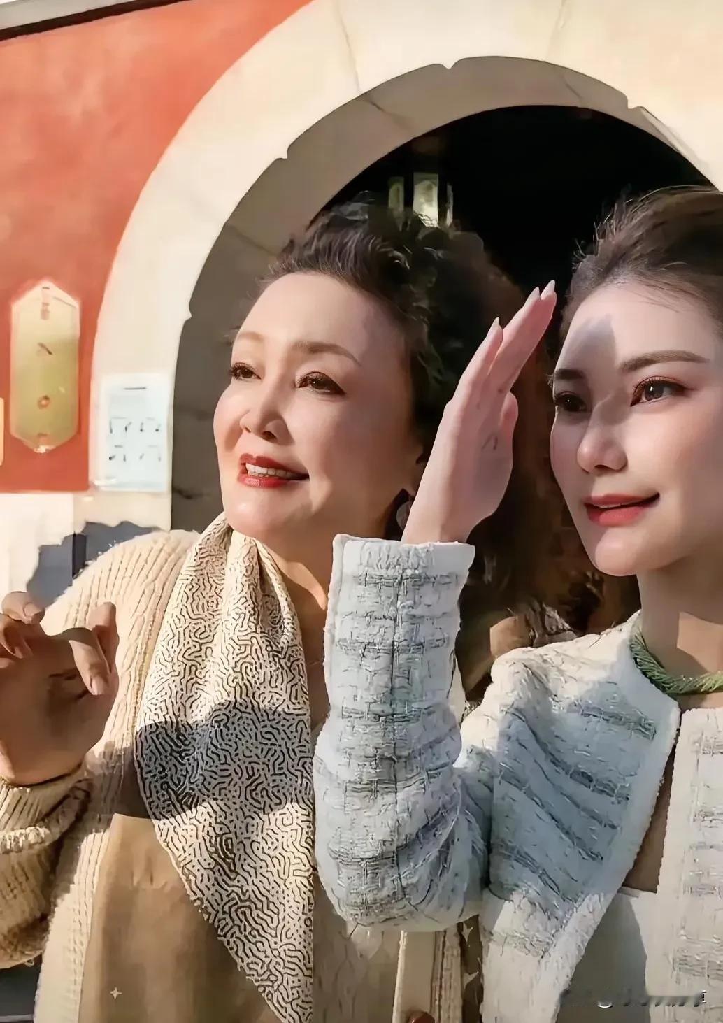 #秋日生活记录#曝个瓜！马晓梅在直播里说，她打算在11月初开始直播带货，马晓梅很