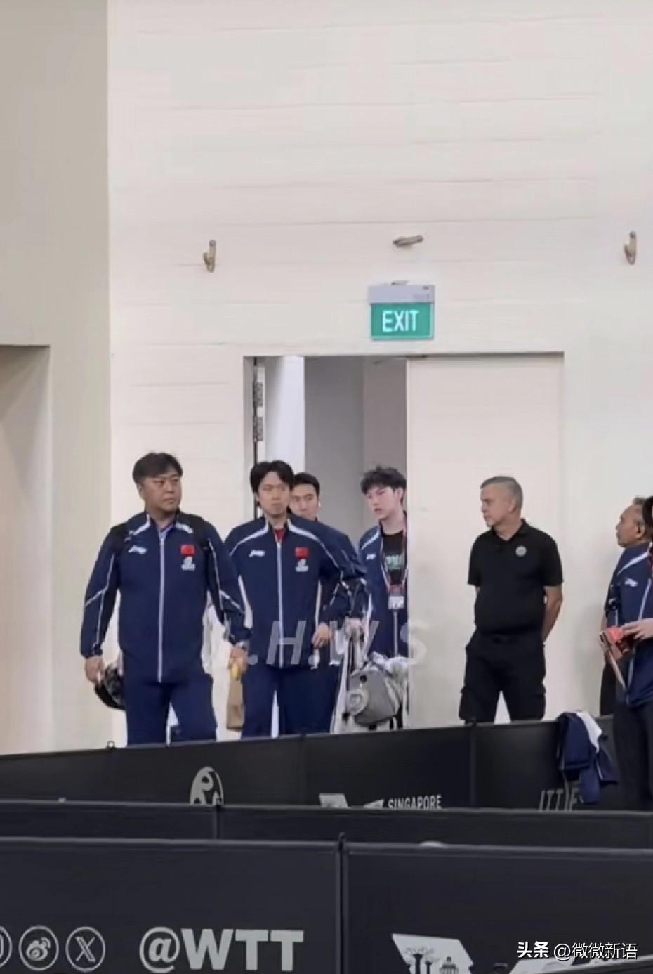 王楚钦带着黄友政来热身训练了。
今晚男单决赛王楚钦对阵林昀儒，所以牛冠凯可以休息