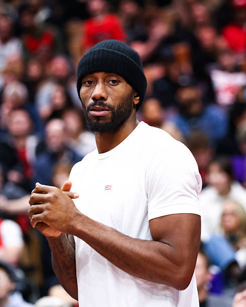 快船官宣，伦纳德在球队东部客场之旅期间因左膝出现不适而离队，他将缺席对阵奇才和公