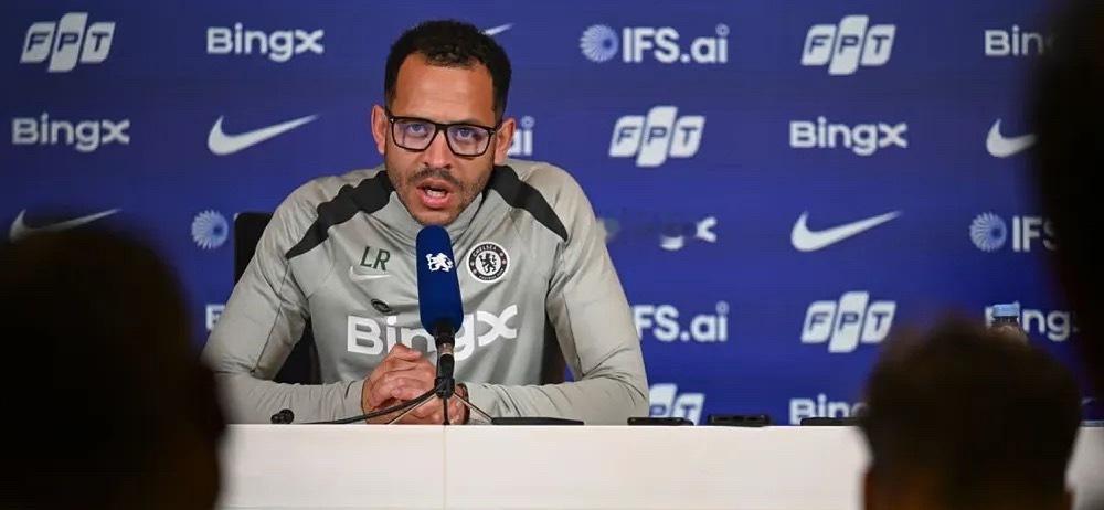 切尔西主帅罗森尼尔出席了对阵布莱顿的赛前发布会，他表示球队需要在攻防两端的禁区里