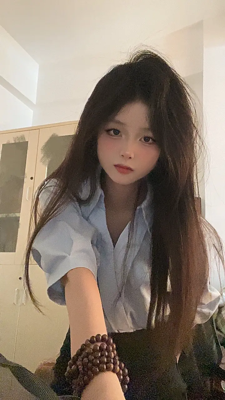 留你加班是因为想多看看你。