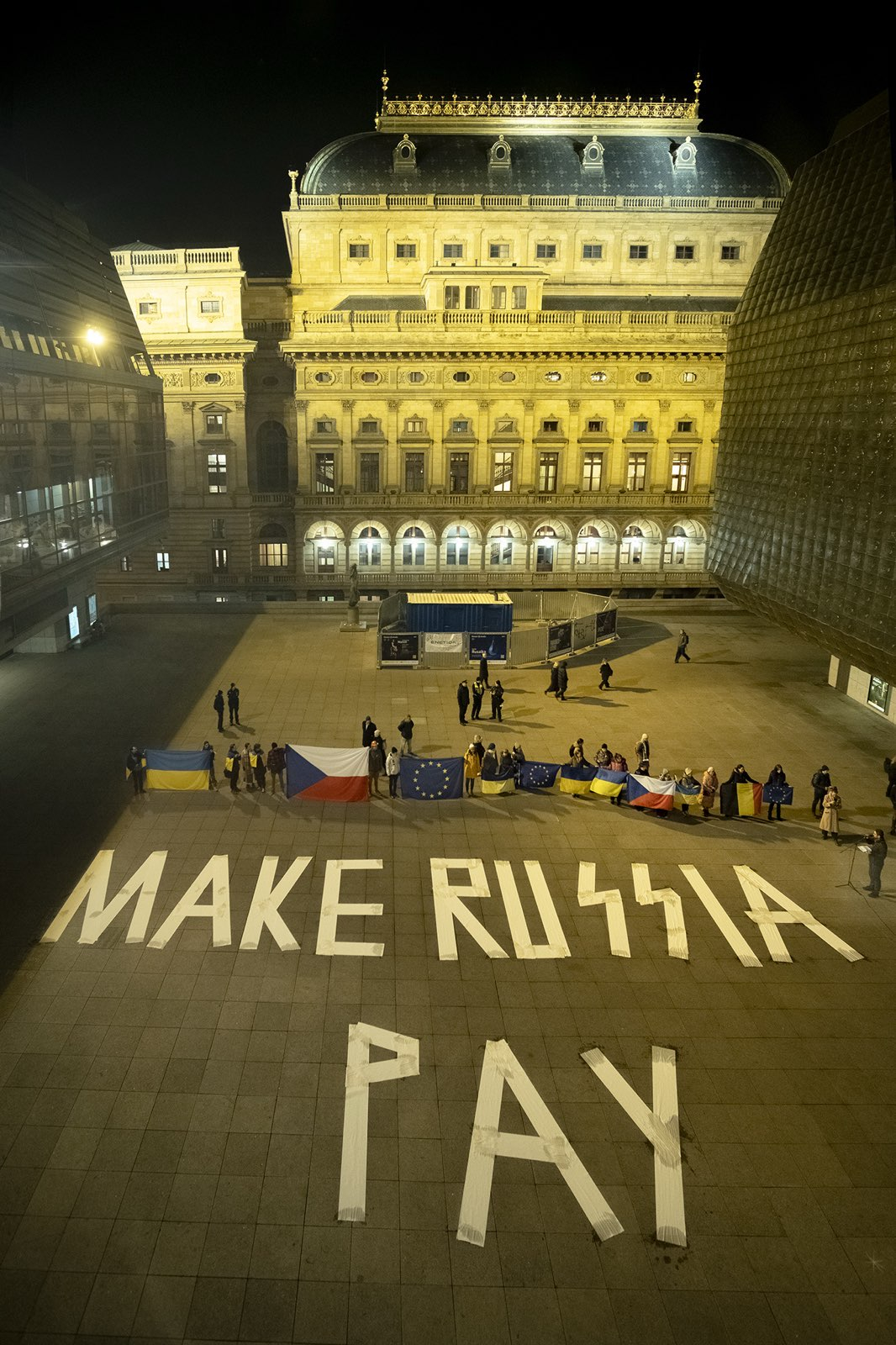 🔻布拉格昨夜。🔻得说欧洲人对乌克兰项目已经没那么热衷了。热点现场 海外新鲜事