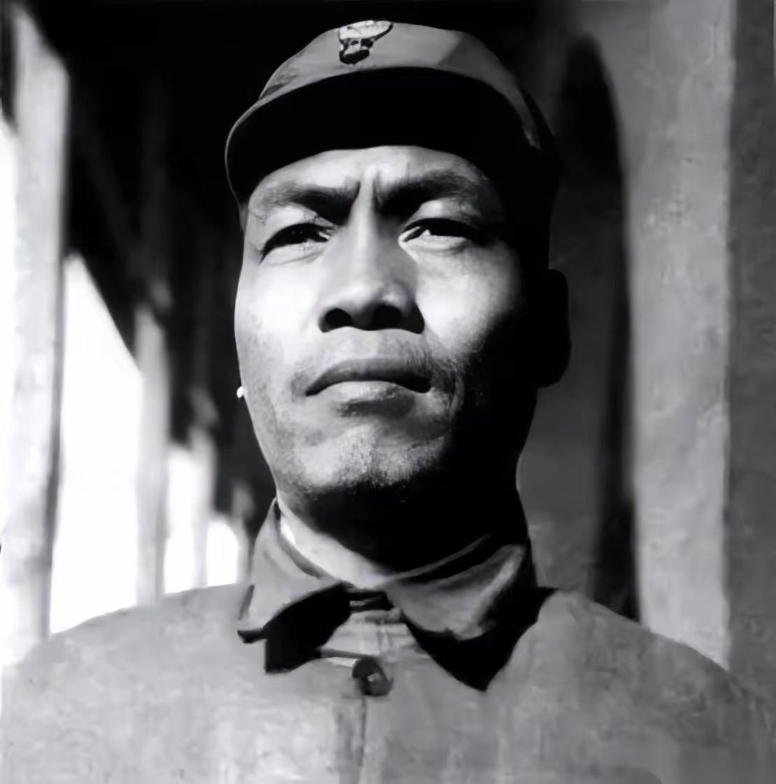 1955年授衔的开国上将里，张宗逊的模样，和咱印象里的铁血将军太不一样了。别人扛