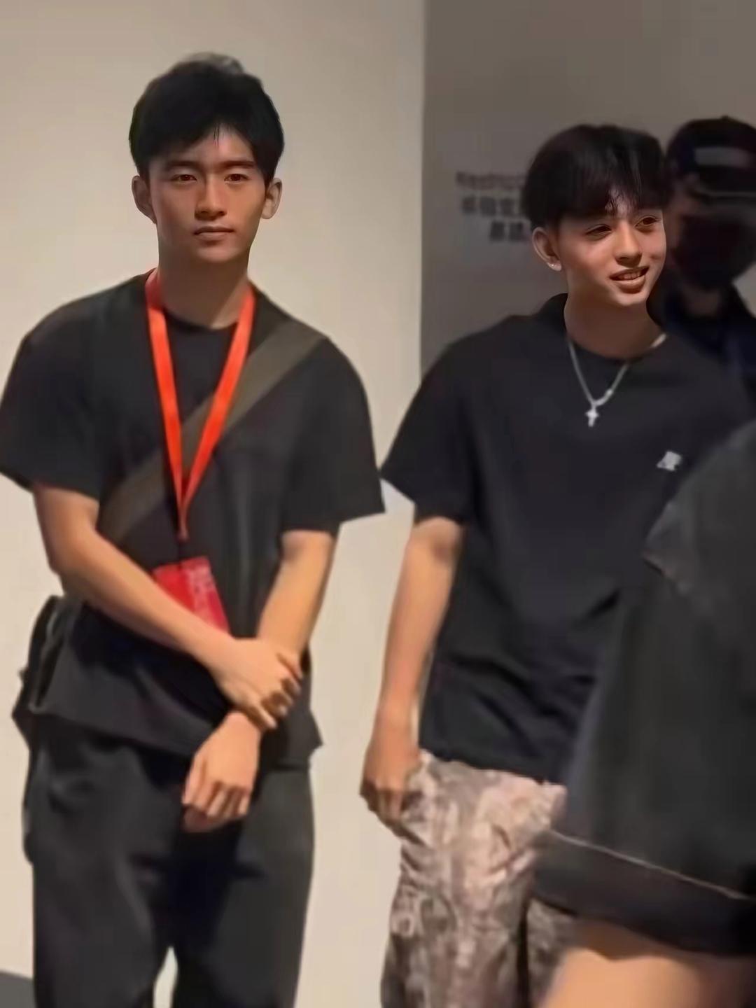原来张柏芝两个儿子这么大了，颜值都好高