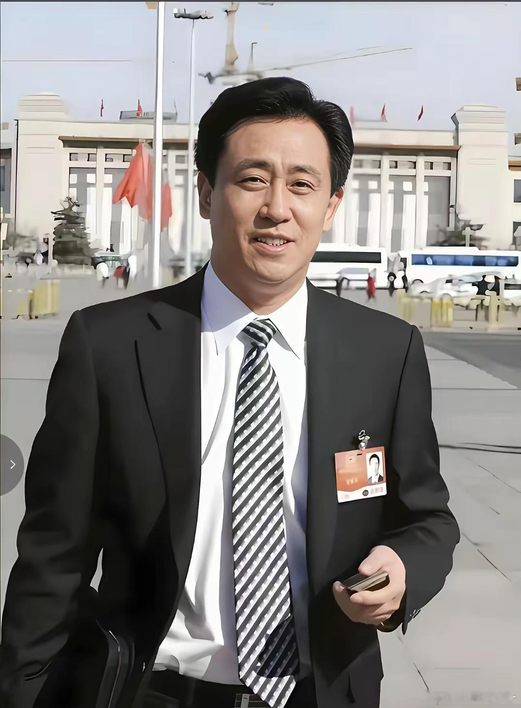 许家印唯一一次翻盘机会就是恒大矿泉水，矿泉水高利润，延伸到饮料，完全可以做到几万