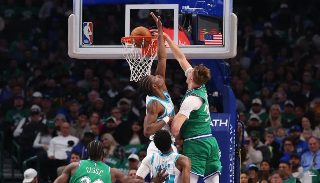 弗拉格49分单场49分！弗拉格打出生涯之夜，被大学室友绝杀这一场比赛关注度很高，