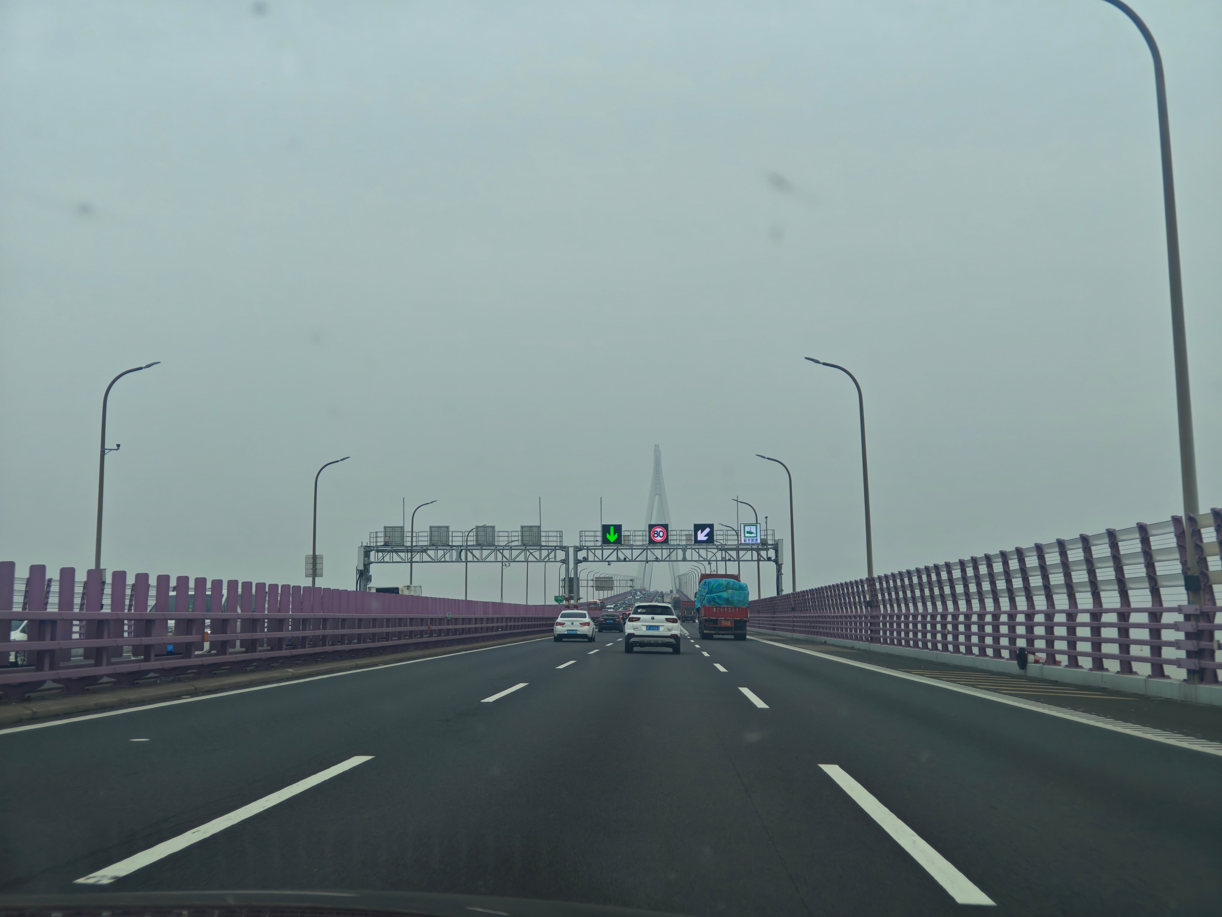 落地上海开车前往宁波赛车场原本的高科技试驾车变成丰田 