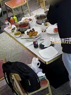 “太丢份！” 陕西西安，一家自助餐厅，一对男女两人落座后自顾自大吃大喝，酒足饭饱