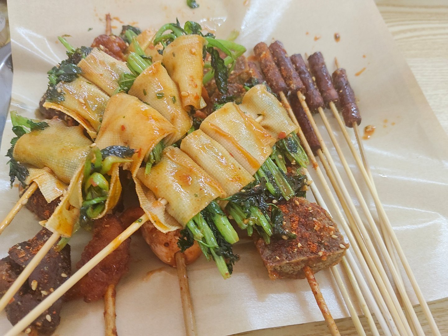 炸腊肠炸香菜怎会如此美味😋 