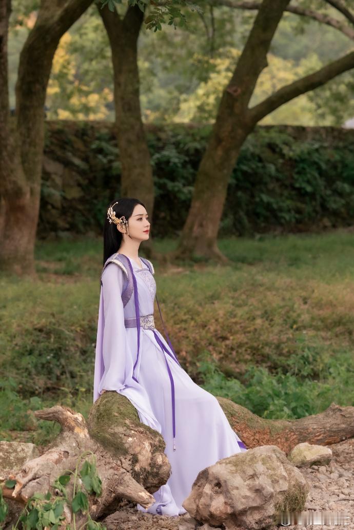 #赵丽颖紫纱古装#赵丽颖紫纱古装来啦！实在是仙品，真的太美了，灵动又飘逸[给你小