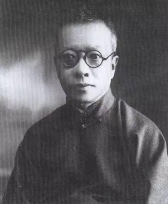 一面是风流成性、薄情寡义的渣男，婚嫁传闻拢共有九次，骗了一个又一个女人，甩了一个