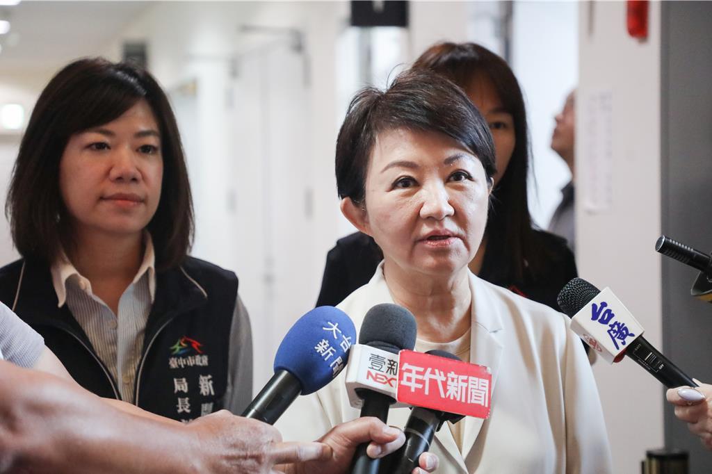 卢秀燕会面王金平3个小时多。
台中市长卢秀燕9月29日在台中市议会市政总质询前受