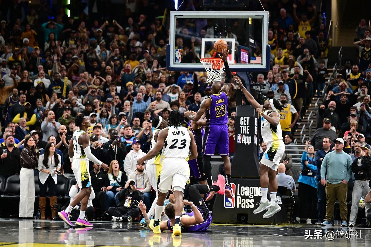 詹姆斯湖人生涯7次绝杀全记录

2018年10月31日，2.1秒罚球绝杀独行侠