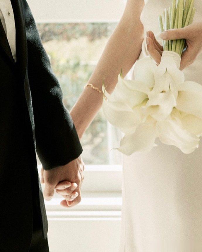 #金东旭与少女时代预备成员结婚# 22日，金东旭与Stella举行婚礼，女方是少