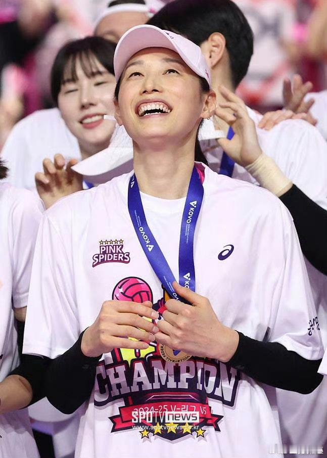 球队应如何对待功勋老将说到这个，不同的项目真不同。能体面的退役并在主场受到万千球