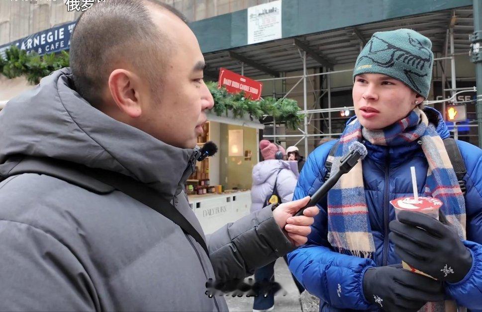 蜜雪冰城在纽约开店，一位up拿着1.99刀一杯的柠檬水在街头让路人品尝后猜测价格