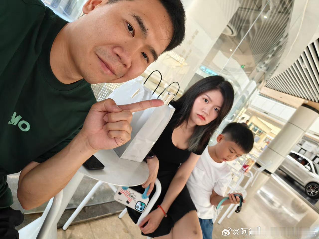 今天是2025年11月17日，  但可不是普通寻常的一天，而是能哥may姐结婚1