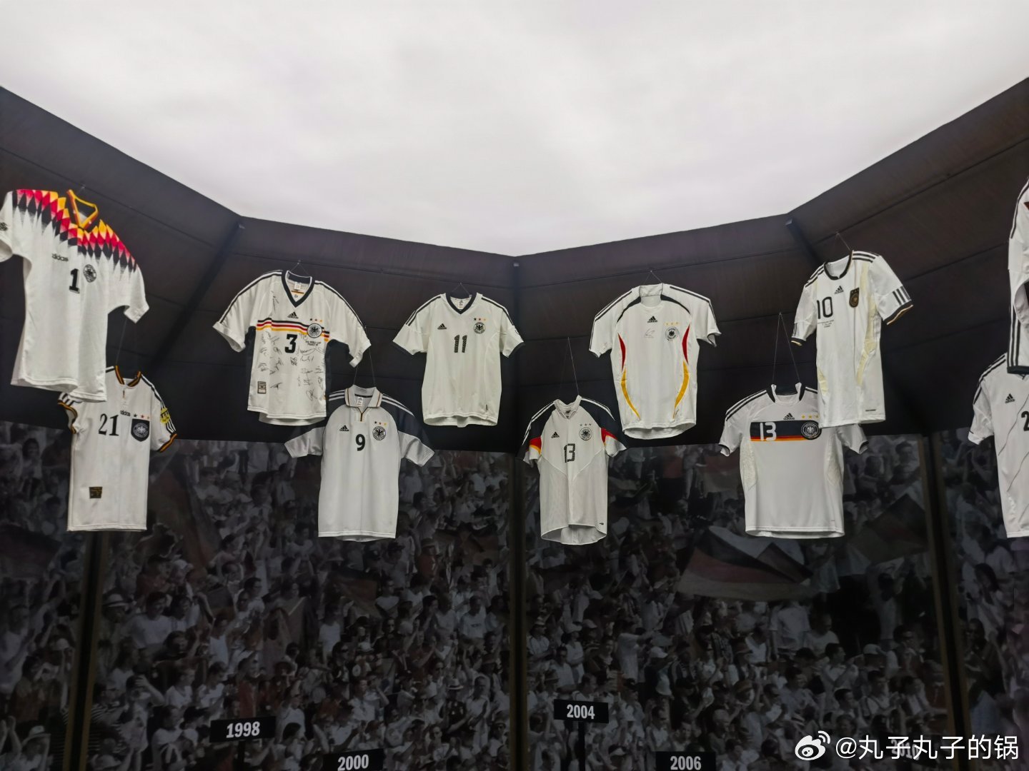 2026美加墨世界杯快来了，一件件球衣带来美好的足球回忆，这件中国队的阿迪达斯彭