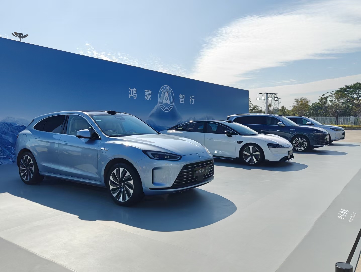 问界M9今天下午的发布会就要公布价格了，就看是不是真的要卖4-50万，我个人觉得