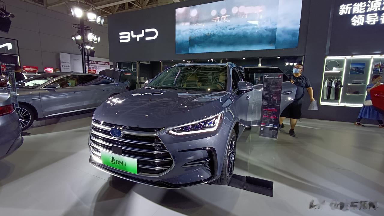 在汽车市场的大潮中，比亚迪唐家族以其卓越的性能和品质，再次展现了其在市场中的热销