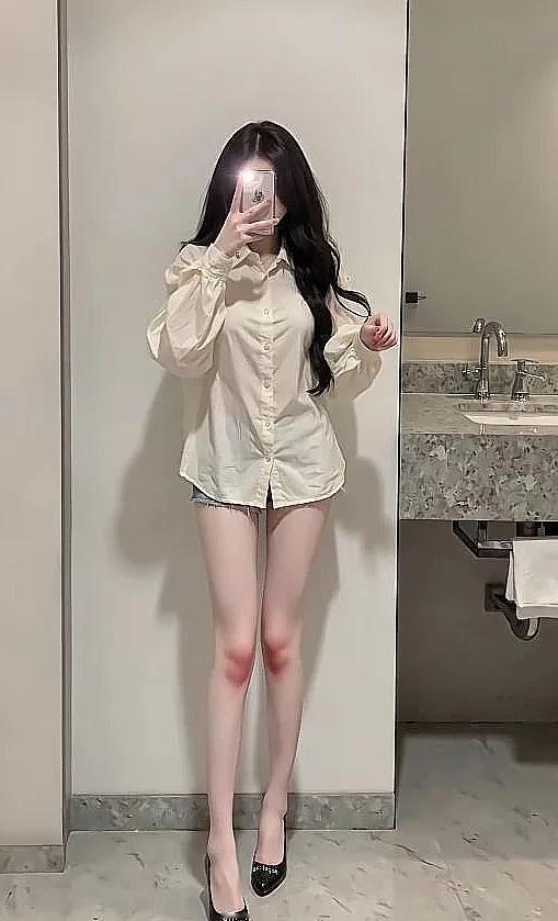 早上起来就成这样了，是关节炎呢，还是空调开多了？？


看来以后不能睡凉席了，对