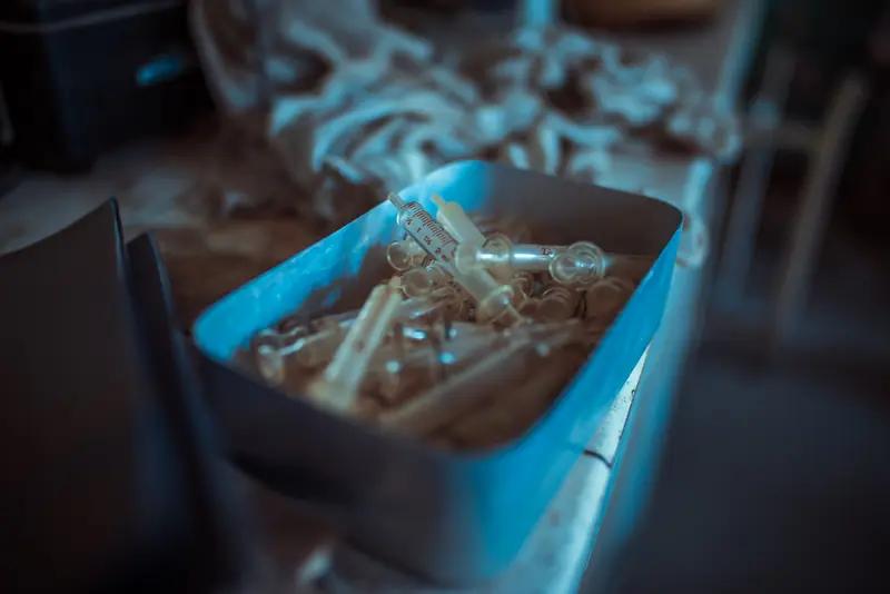 近期，二手交易平台上出现了“疯狂扫货”废旧医用胶片的现象，这些废旧胶片就像被盯上