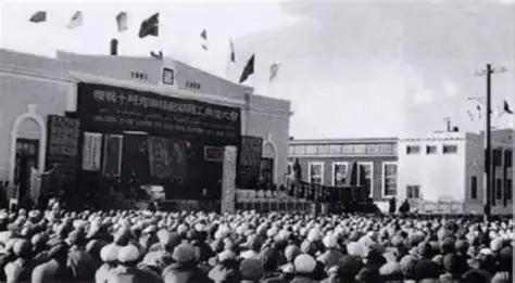 1949年，美国要把新疆从中国撕走，毛主席四招，70年后才懂有多高明！

194