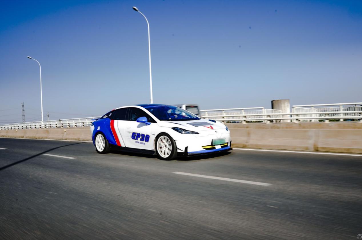 昊铂GT潮玩改装大赛：经典阿斯拉达CSX与现代科技的碰撞
当童年回忆遇上现代科技