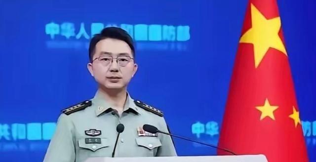 开火了？
6月10日，台军在西部海岸搞了场“首演”，用海马斯火箭发射车射了32枚