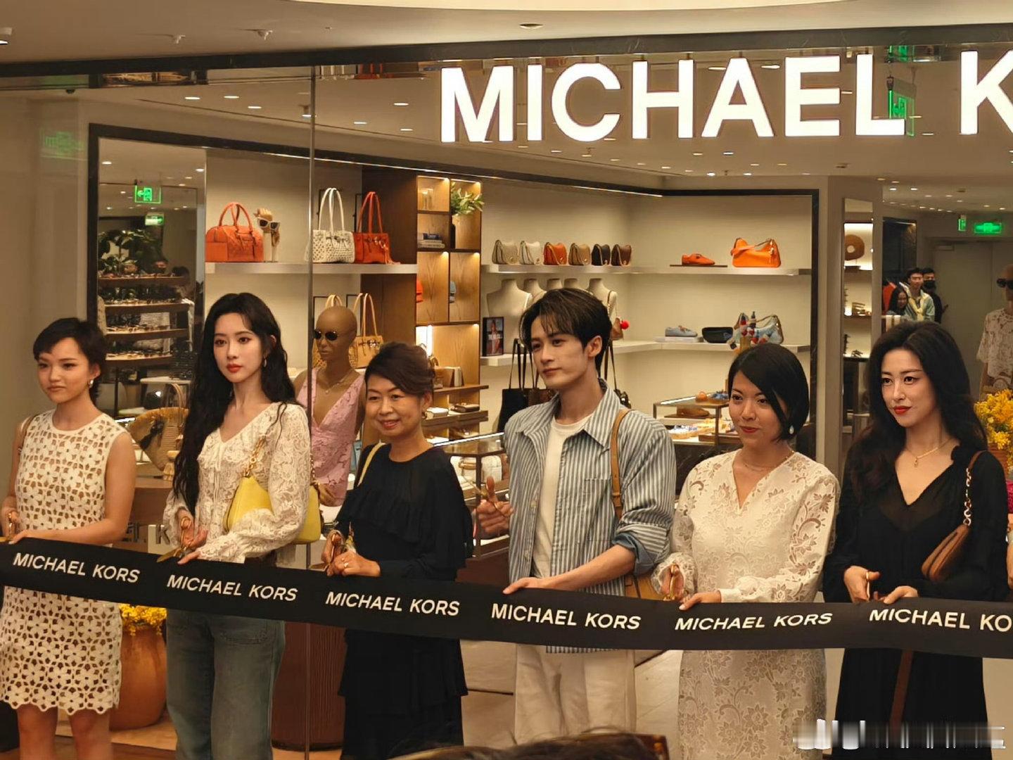 檀健次孟子义朱珠同框檀健次朱珠孟子义同框 檀健次孟子义朱珠同框 ，状态好好 