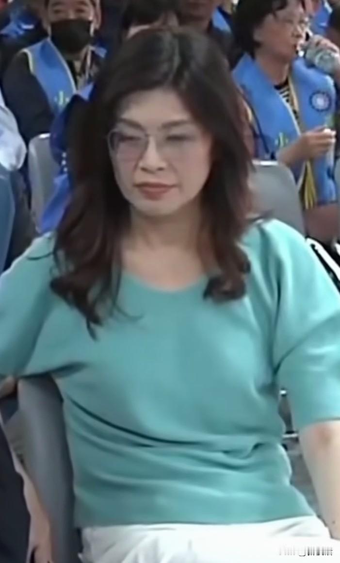 郑丽文是不想统的？
自从来大陆后，她很喜欢喋喋不休谈和平，郑女士认为只要不独只要