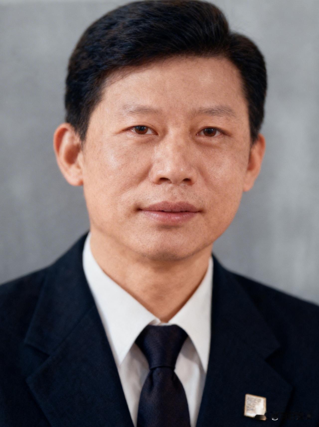 万启荣，湖北荆州资深媒体人，1940年5月出生，1969年到沙市报社任记者，编辑