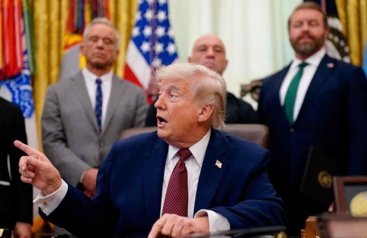 这一波操作，全世界都没有猜到。

川普：伊朗如果不达成协议，战火立马重启。

伊