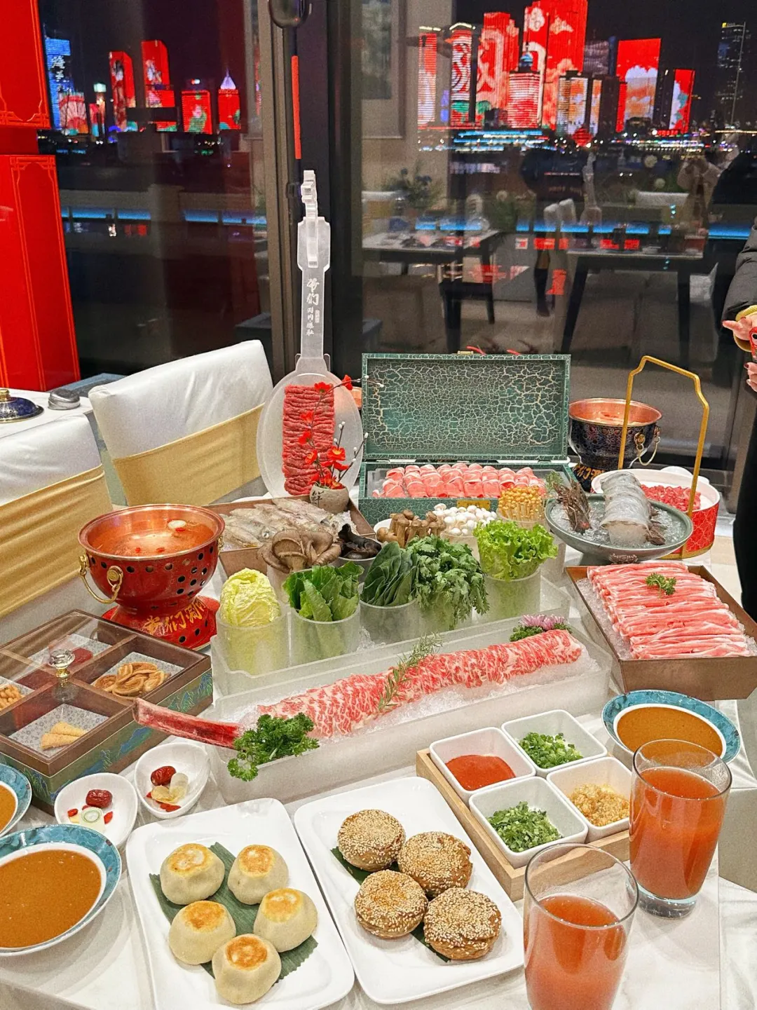 在青岛解锁新吃法！老北京涮肉遇上无敌海景