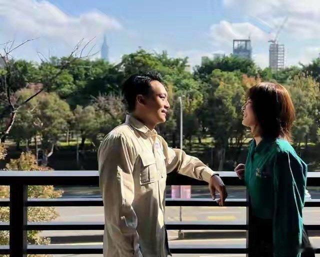 曾沛慈和老公一起回台湾全程默默陪伴太暖心，曾沛慈老公接机护送回台湾，分寸感十足，