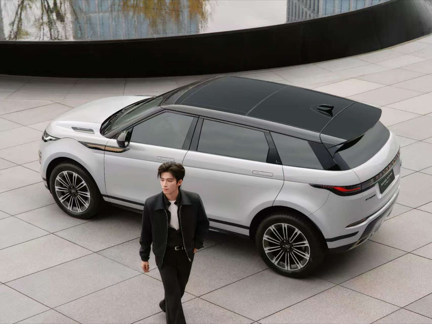 2026第一波官方优惠大招来了:21.98w！揽胜极光L。价格香到没朋友，揽胜家