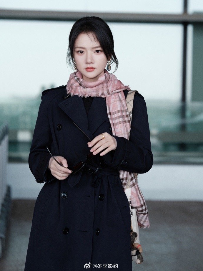 任敏探头那一下任敏扛住行车记录仪镜头 谁懂啊行车记录仪都能拍这么好看，任敏探头那