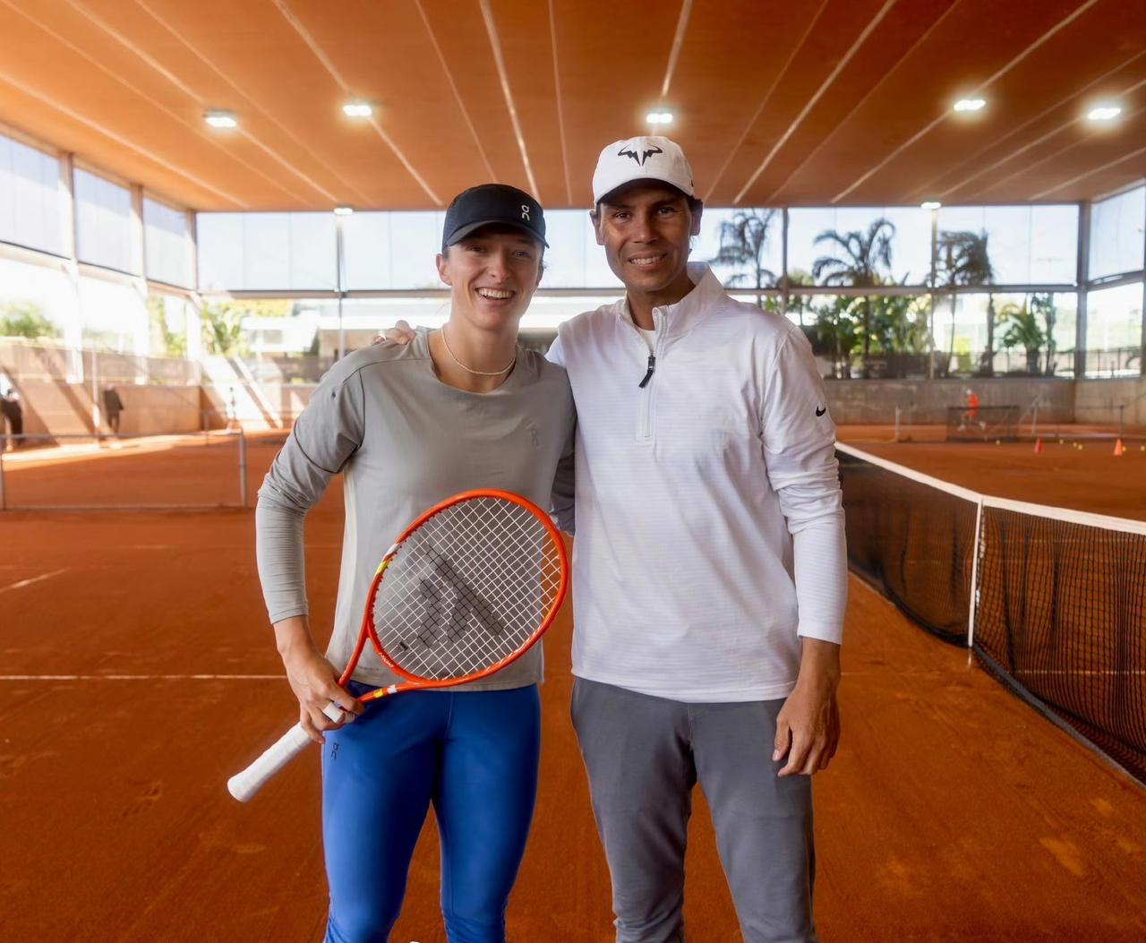 虽然菲律宾一姐和世界第三斯瓦泰克同样在纳达尔网校学球，但斯瓦泰克应该叫伊埃拉“师