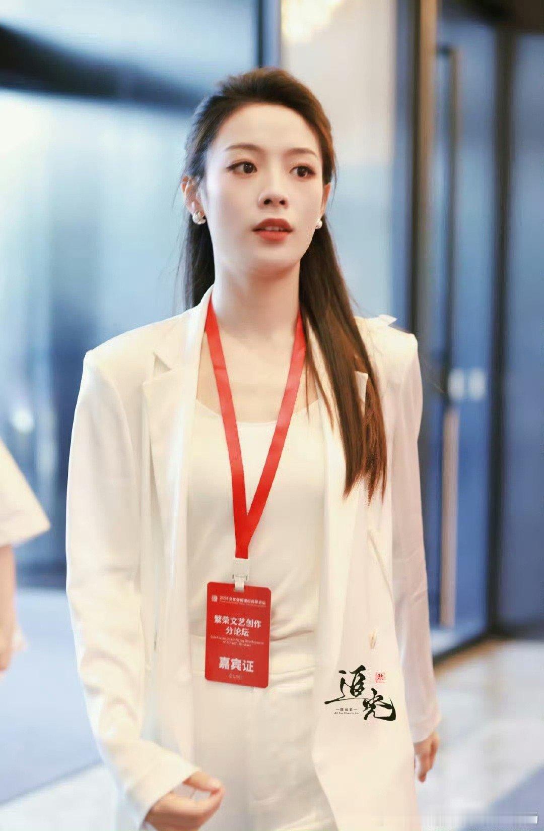 陈丽君真的有在用心传播越剧  她不仅用精湛的演技征服观众，更在台下积极推广越剧文
